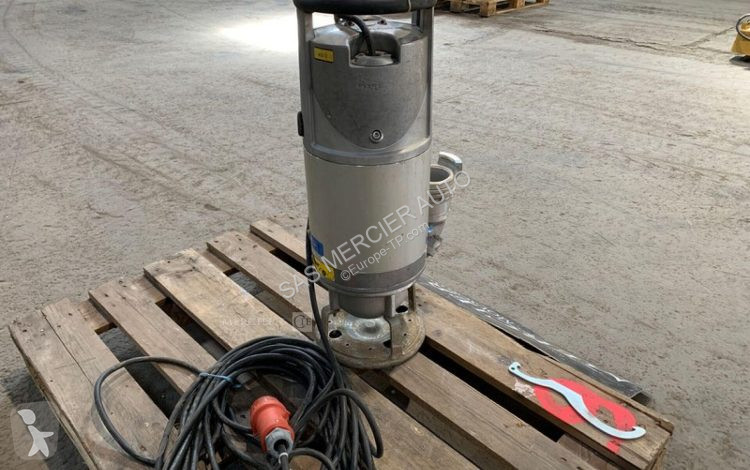 آلة لمواقع البناء  pompe immergee pour eau boueuse