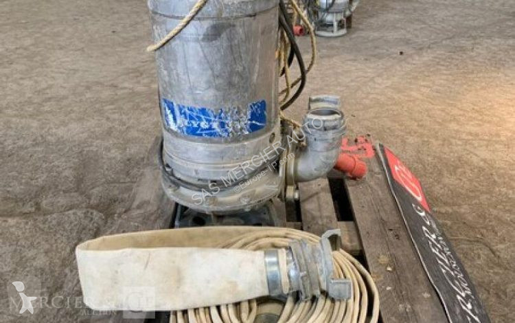 آلة لمواقع البناء  pompe immergee pour eau boueuse