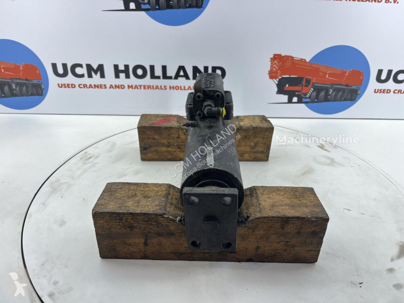 قطع غيار الأشغال العمومية  Vérin hydraulique...