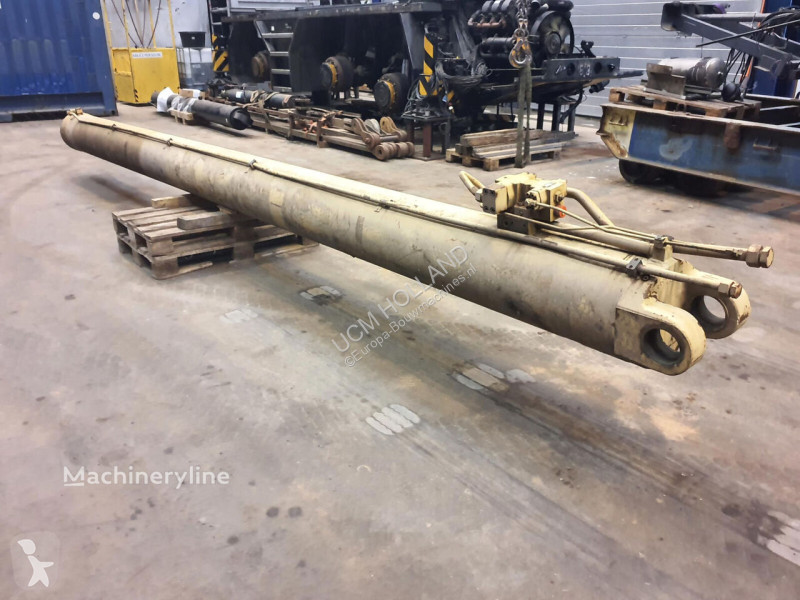 Pièces engins tp Terex Boom cylinder