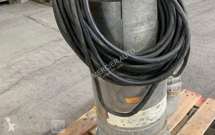 آلة لمواقع البناء  pompe immergee pour eau boueuse