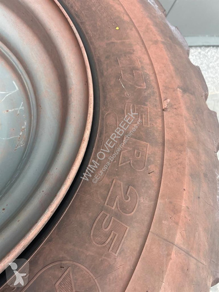 Náhradní díly stavba Liebherr L524-Michelin...