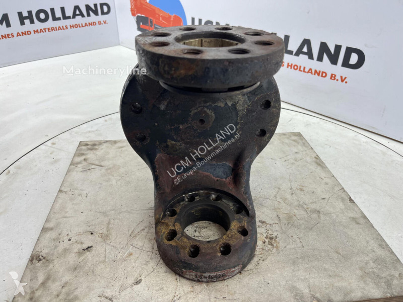 Запчастини для спецтехніки  Steering knuckle 12...