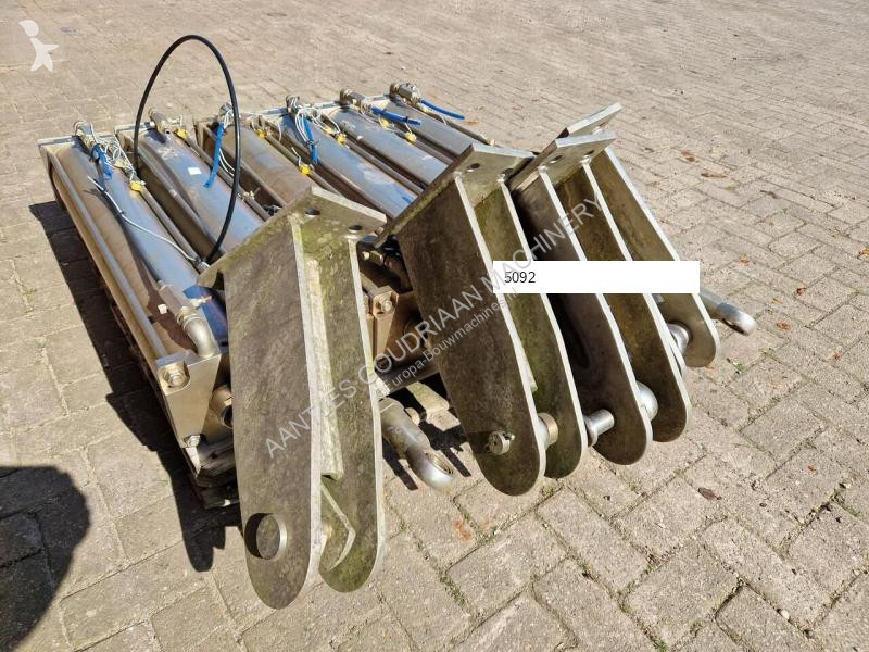 Losse onderdelen bouwmachines  Vérin...