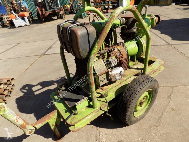 Losse onderdelen bouwmachines  waterpomp diesel...