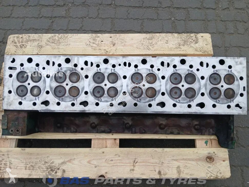 قطع غيار الآليات الثقيلة Volvo Cylinderhead...