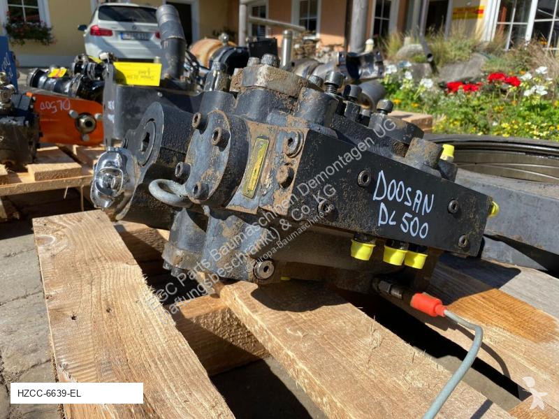 قطع غيار الأشغال العمومية Doosan Distributeur...