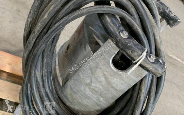 آلة لمواقع البناء  pompe immergee pour eau boueuse