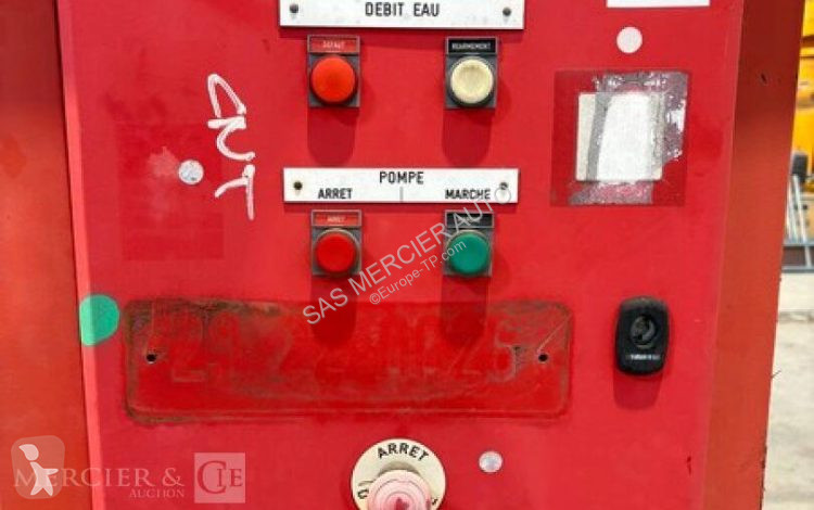 Запчастини для спецтехніки  pompe a eau en...