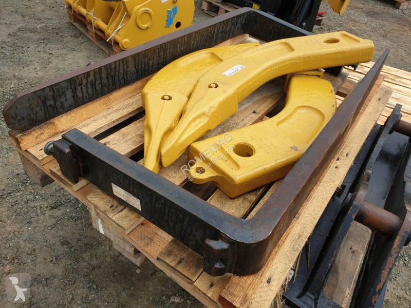 Material de obra Caterpillar IMPLEMENTOS Y...