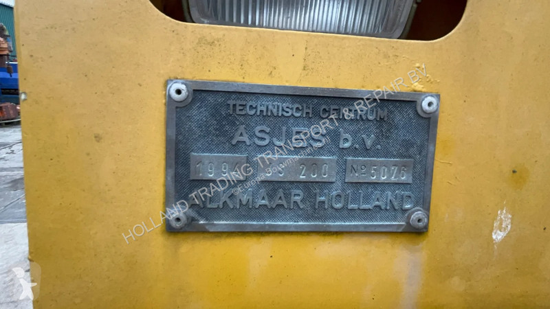 Bore-, hamre-, skæremaskine JCB