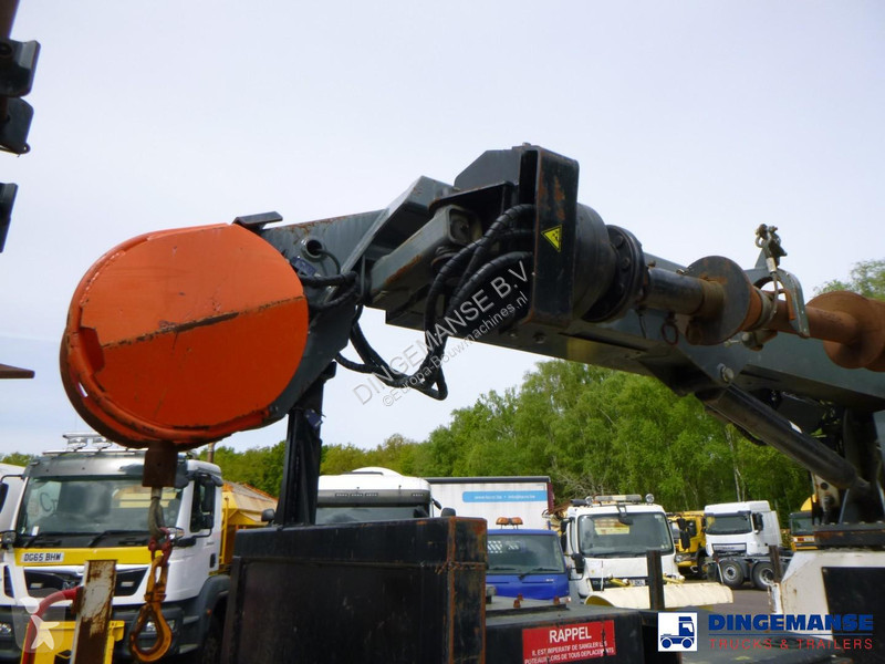 Bore-, hamre-, skæremaskine Renault D 240 DTI...