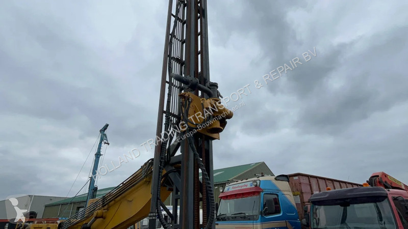 Bore-, hamre-, skæremaskine JCB