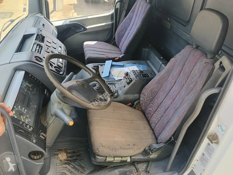 Utilaje pentru drumuri Mercedes atego risa...