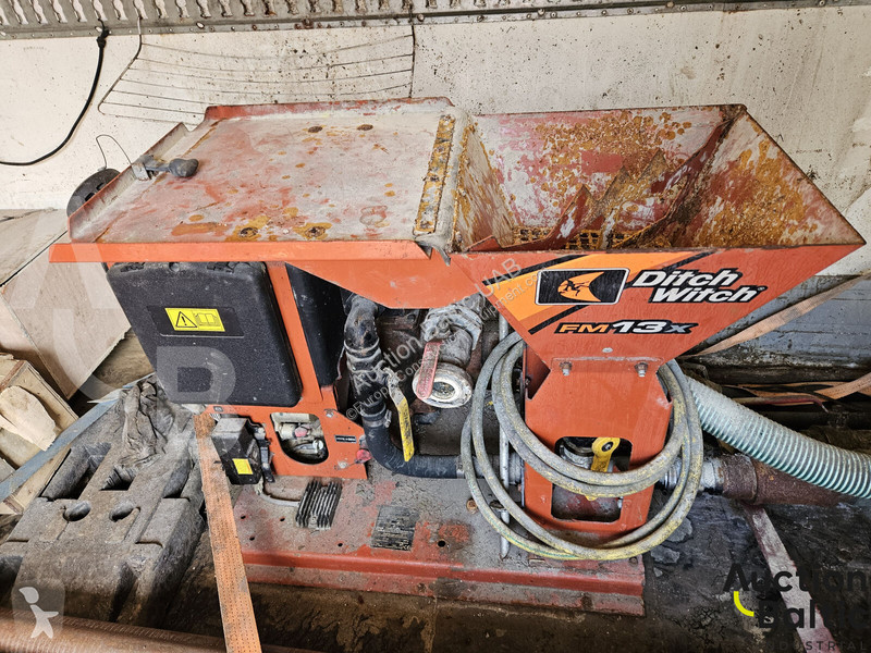 Vŕtanie, baranenie, orezávanie Ditch-witch...