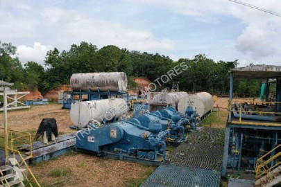 Escavadora de perfuração, de bate-estacas,de valas furadora