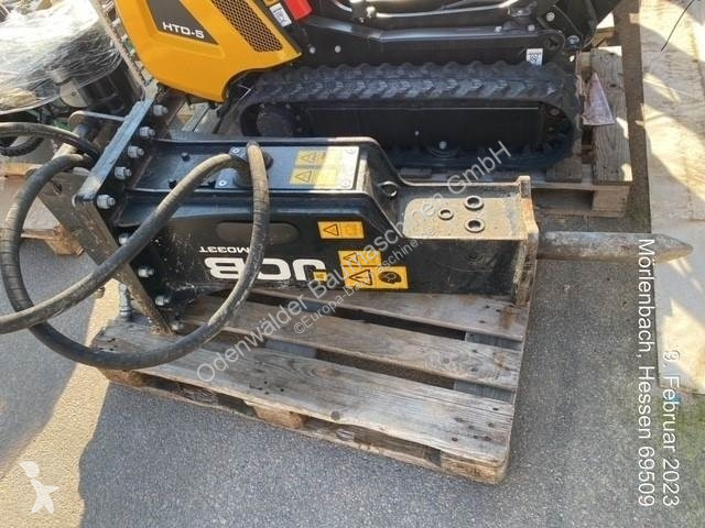 Trivellazione JCB HM033