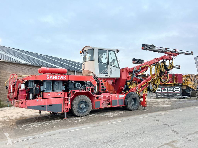 Bore-, hamre-, skæremaskine Sandvik DT1130i...