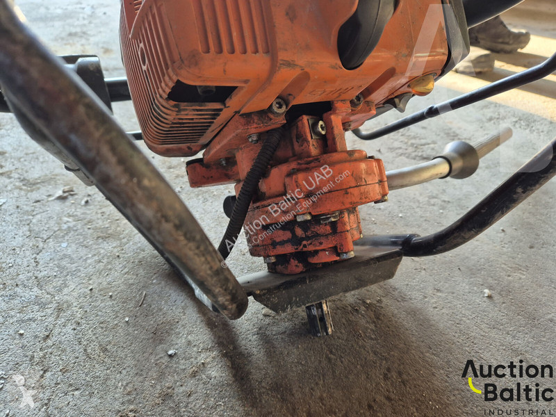 Utilaje de foraj, bataj, taiere Stihl BT121