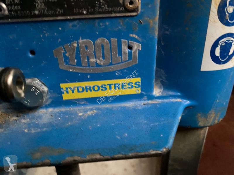 Bore-, hamre-, skæremaskine   Carotteuse TYROLIT