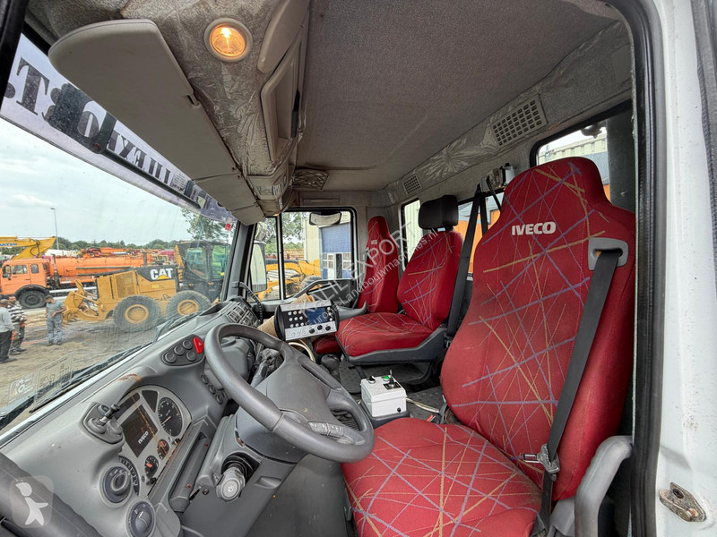 آلة لصيانة الطرق Iveco Eurotrakker AD190T31W -...