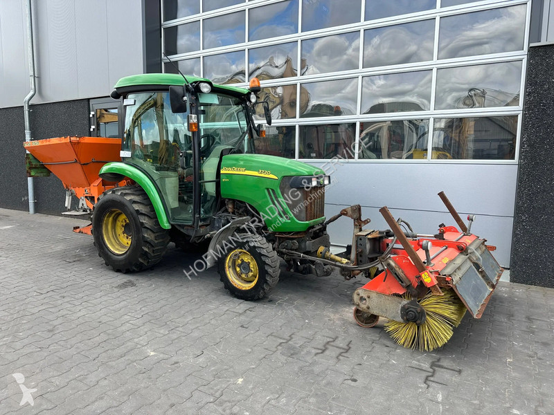 Lantbrukstraktor John Deere 3720