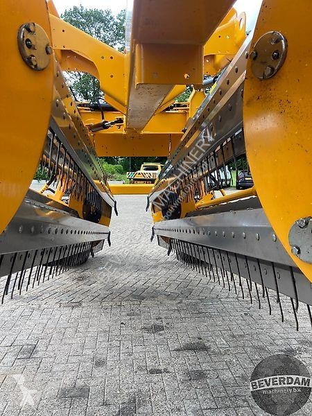 Aangedreven grondwerktuigen  V-TWIN 950 S