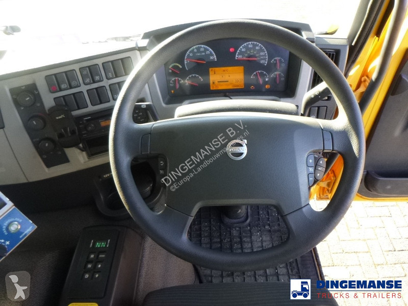 Ferramentas do solo animados Volvo 340 6x4 RHD...