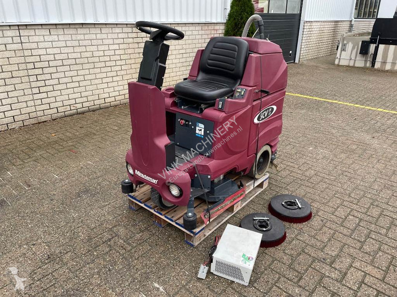 Gemeentevoertuig Minuteman Powerboss SC2832E