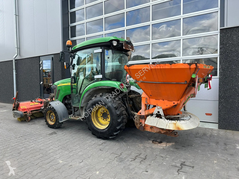 Lantbrukstraktor John Deere 3720