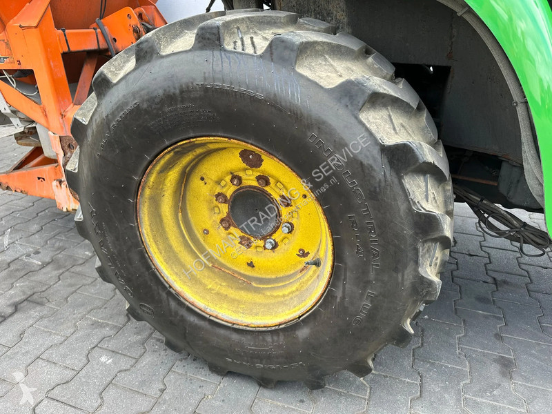 Lantbrukstraktor John Deere 3720