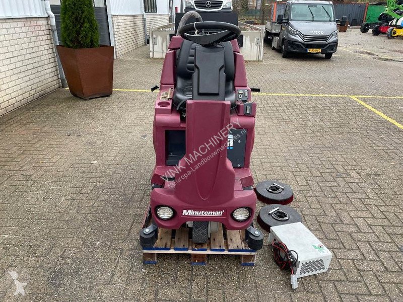 Gemeentevoertuig Minuteman Powerboss SC2832E