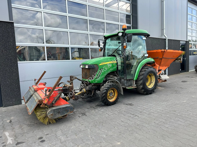 Lantbrukstraktor John Deere 3720