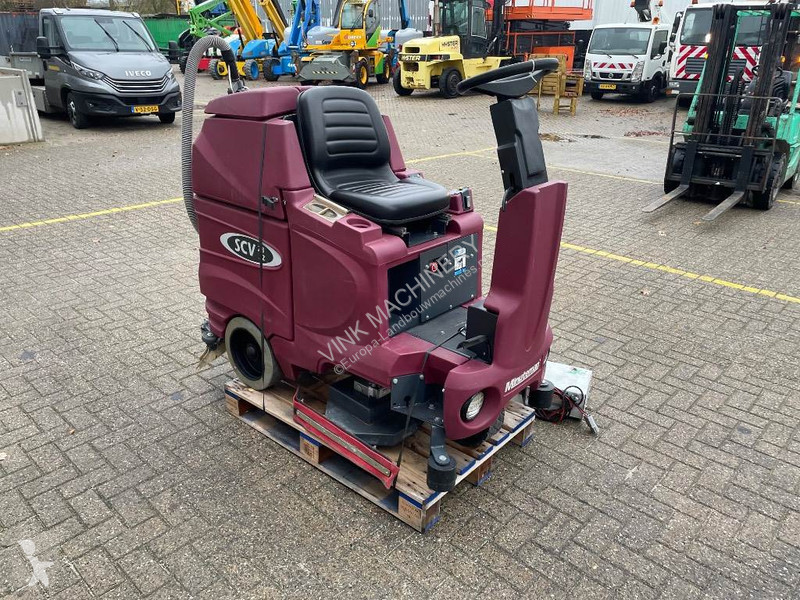 Gemeentevoertuig Minuteman Powerboss SC2832E