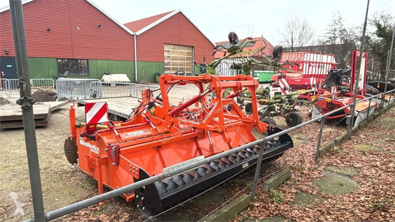 Struik Biorotix 3000 overtopfrees Power harrow
