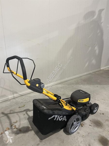 Aangedreven grondwerktuigen  combi 748 SQ AE