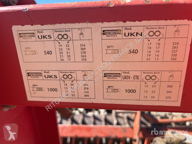 Aperos accionados para trabajo del suelo   UKS 400