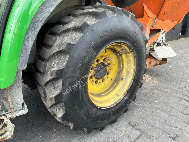 Lantbrukstraktor John Deere 3720