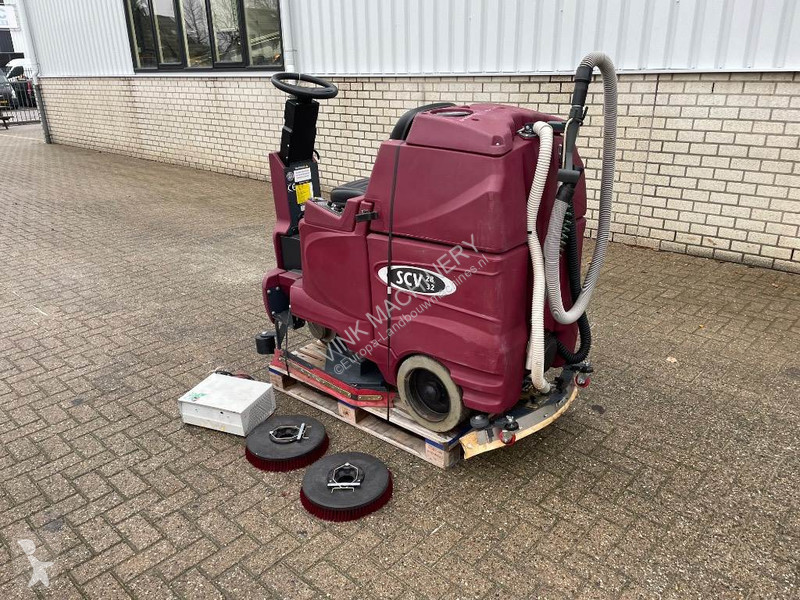 Gemeentevoertuig Minuteman Powerboss SC2832E