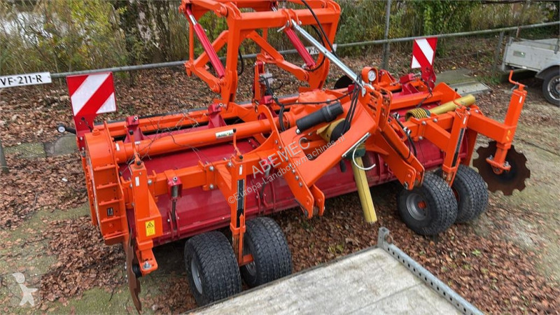 Struik Biorotix 3000 overtopfrees Power harrow
