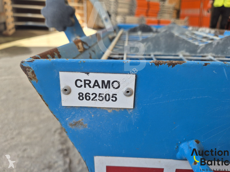 Aperos accionados para trabajo del suelo