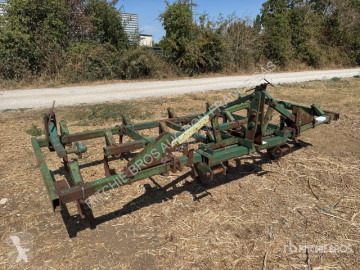 Vibrační kultivátor John Deere