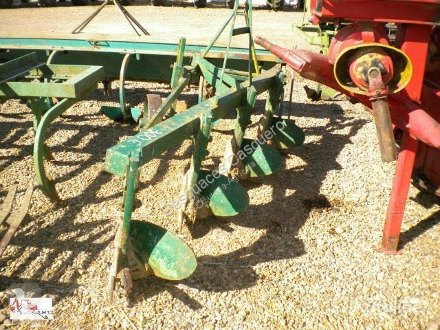 Продам плуг и культиватор. Плуг уралец 1l-220. плуг уралец 1l-320. копалка грохотная к т 25. картофелекопалка на т 25 грохотная однорядная.