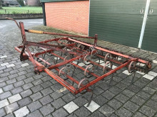 Stroje na obrábanie pôdy – nepoháňané Podryvák Becker Triltand cultivator