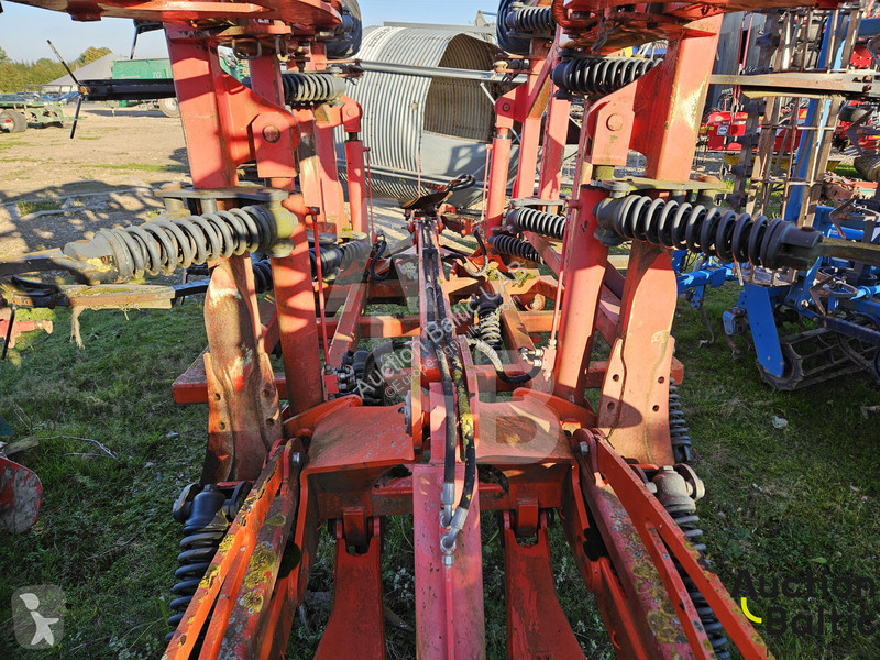 أدوات تربة غير متحركة Kuhn CULTIM 6500