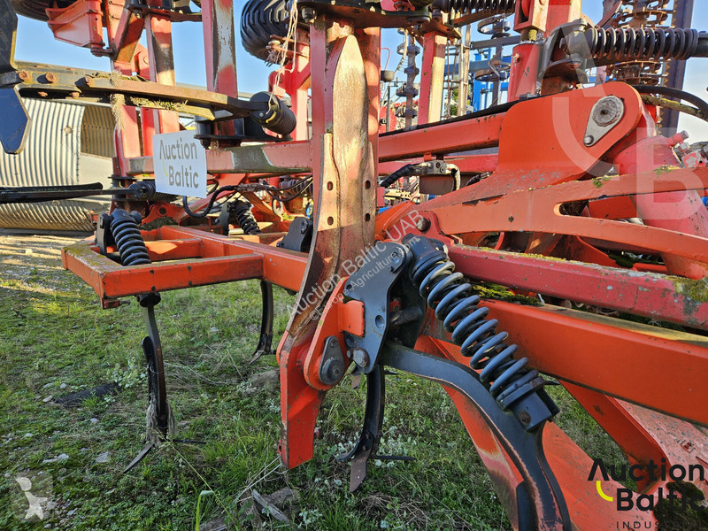 أدوات تربة غير متحركة Kuhn CULTIM 6500