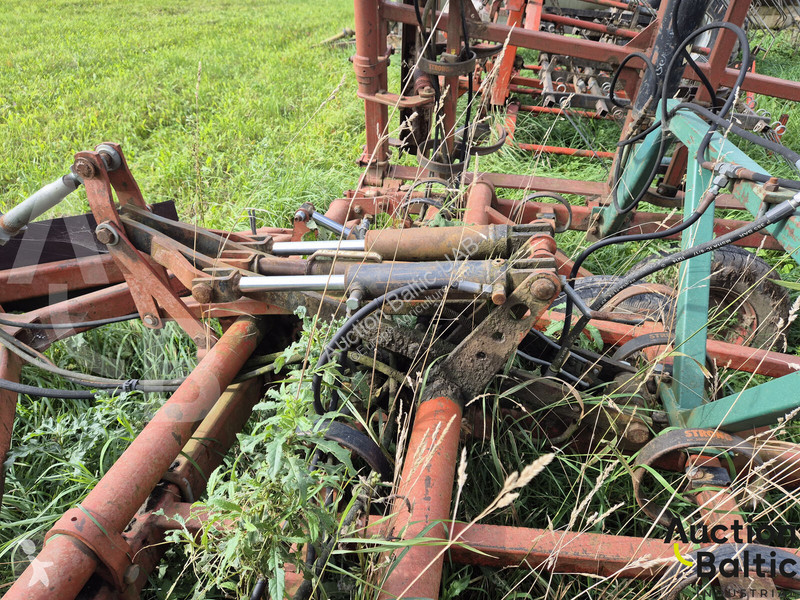 Non-power harrow