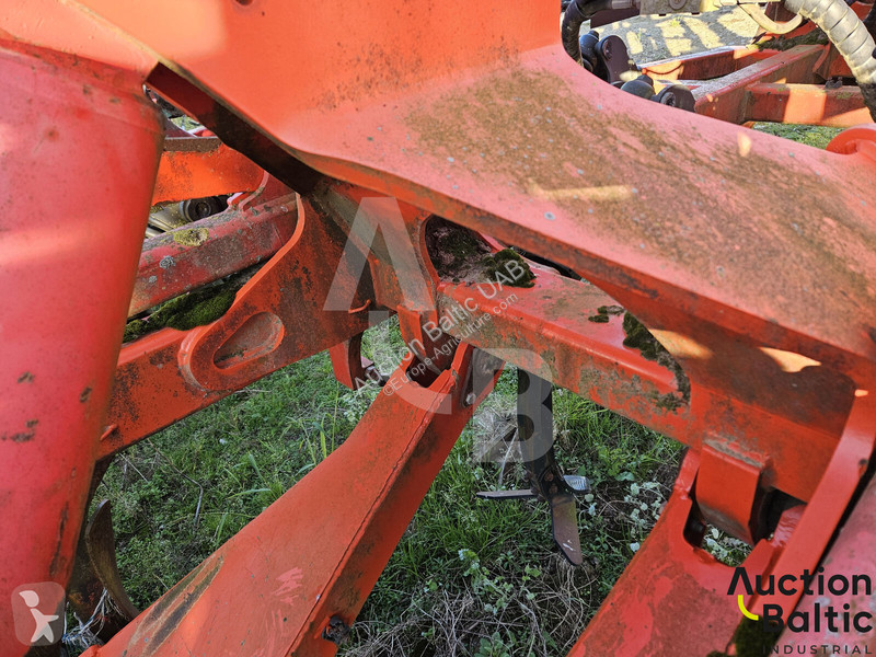أدوات تربة غير متحركة Kuhn CULTIM 6500