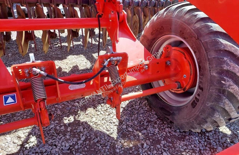 Stroje na obrábanie pôdy – nepoháňané Kuhn L6000