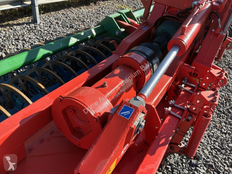 Pohyblivé zemní nástroje Kuhn HR6004